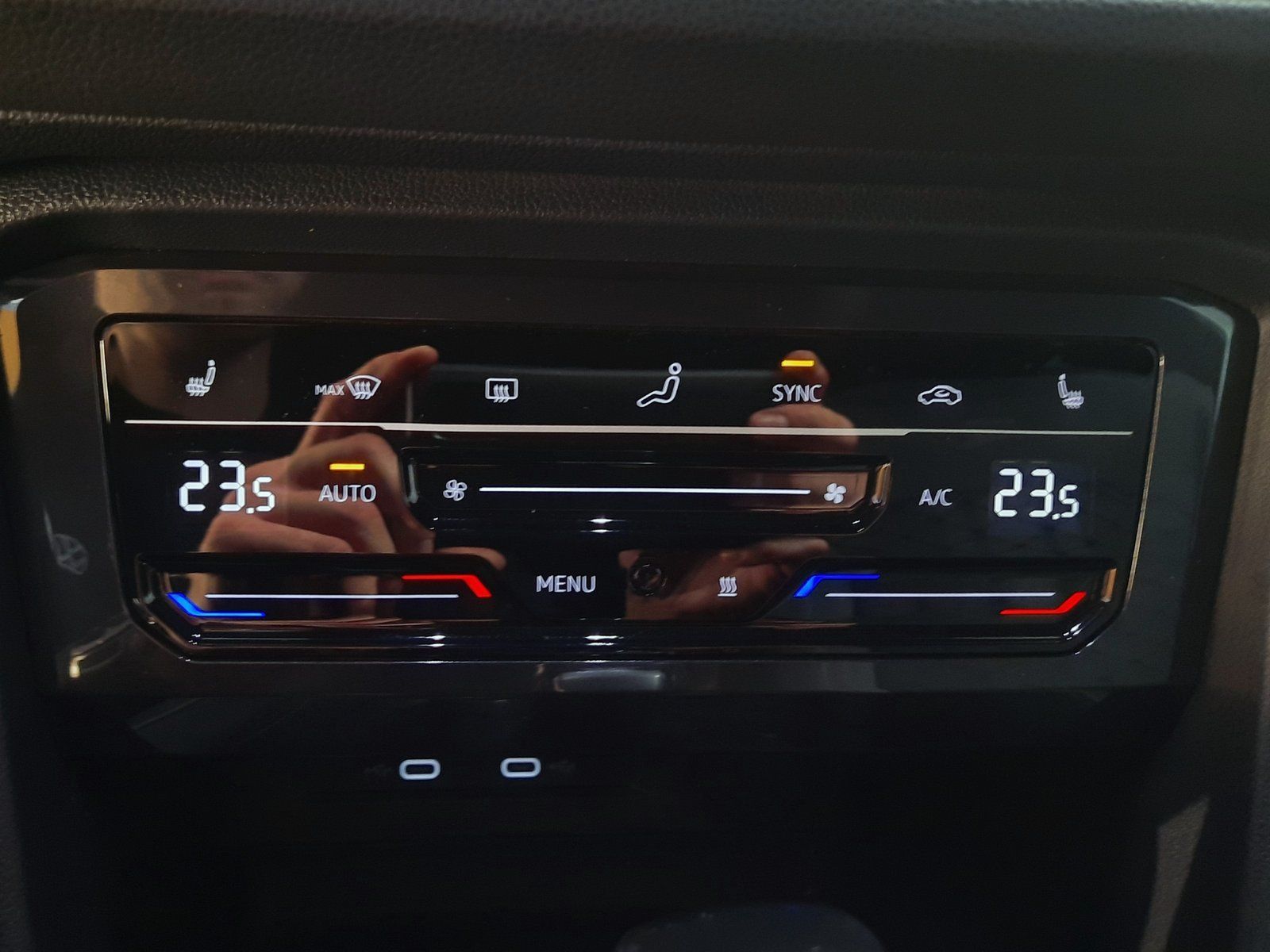 Fahrzeugabbildung Volkswagen Tiguan Allspace R-Line TDI 4M *Standhzg*Panodach