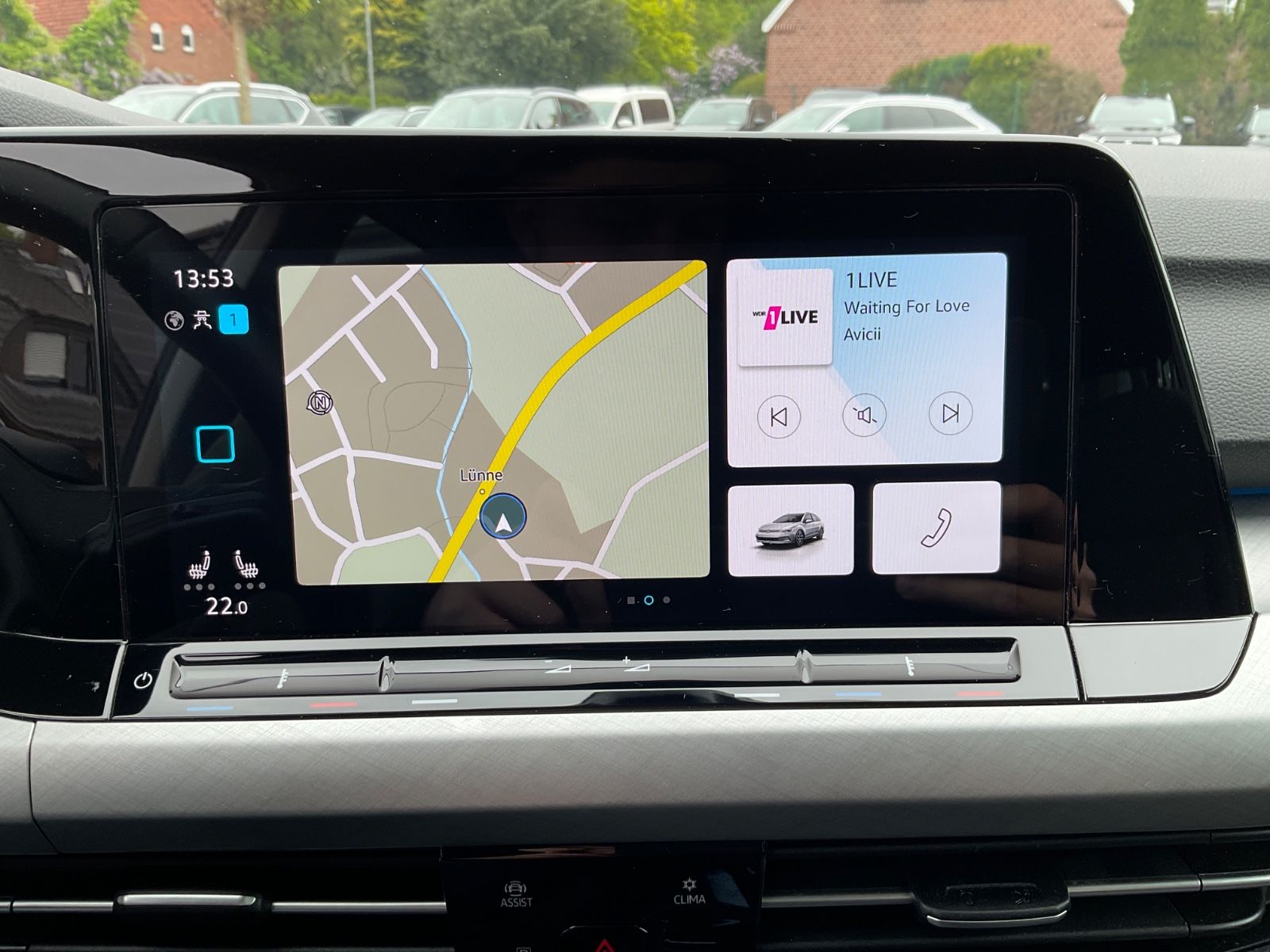 Fahrzeugabbildung Volkswagen Golf Variant 1.5 eTSI DSG Life,LED,AHK,ACC,carpl
