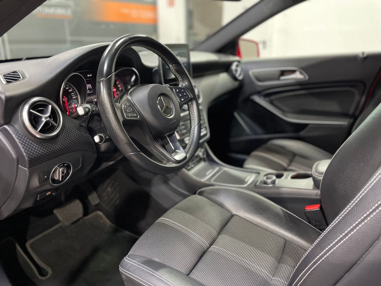 Fahrzeugabbildung Mercedes-Benz A 180 Urban #Sport#LED#Tempo.#Leder