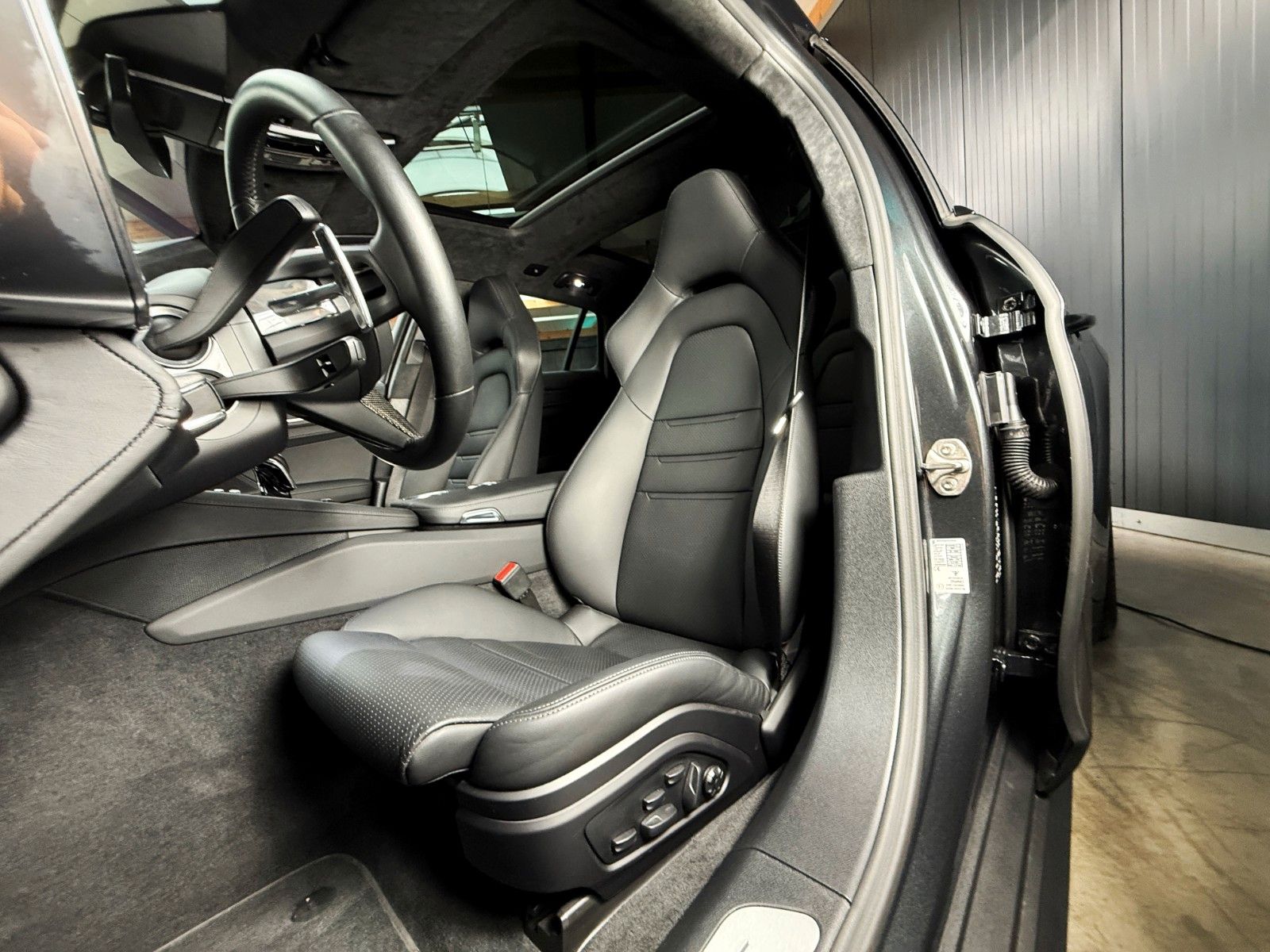 Fahrzeugabbildung Porsche Panamera Sport Turismo Turbo S + Approved + PCCB