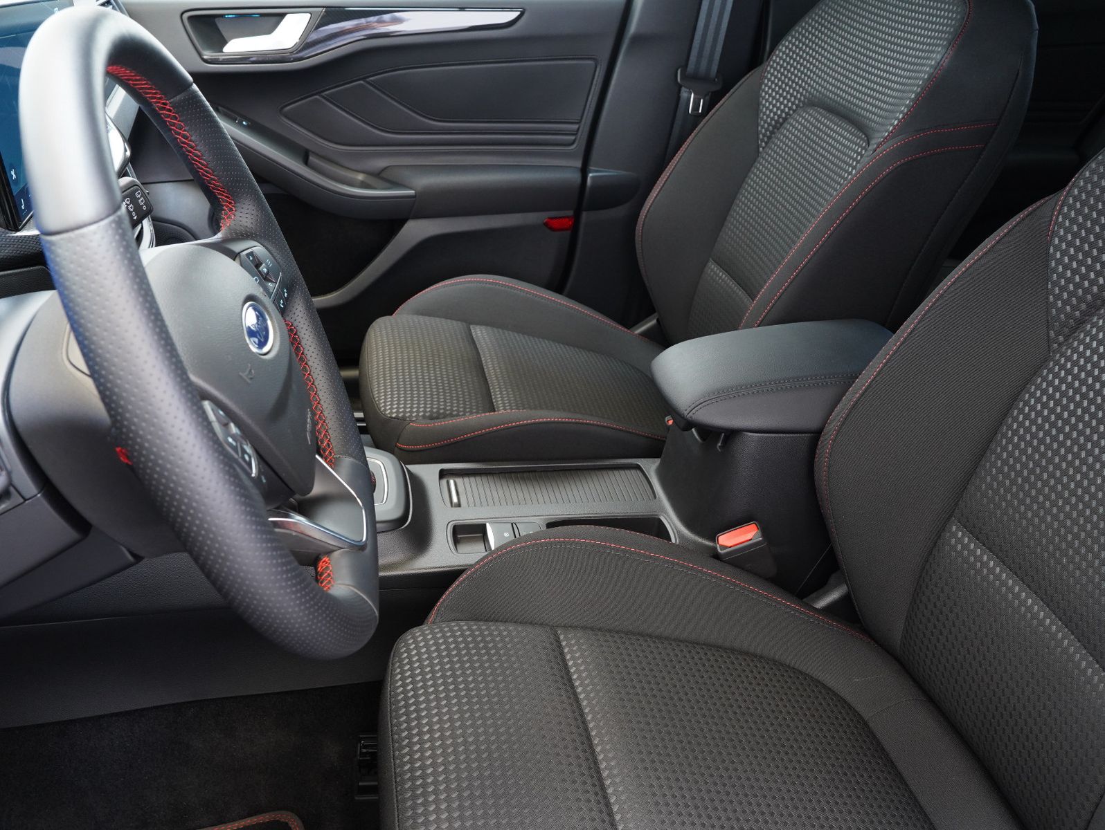 Fahrzeugabbildung Ford Focus Turnier ST-Line X 1.0 EcoBoost Mild-Hybrid
