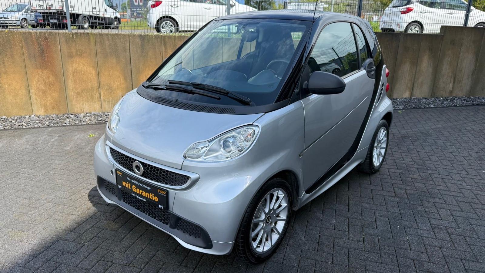 Smart ForTwo coupe SERVO NAVI PANO SHZ KLIMA