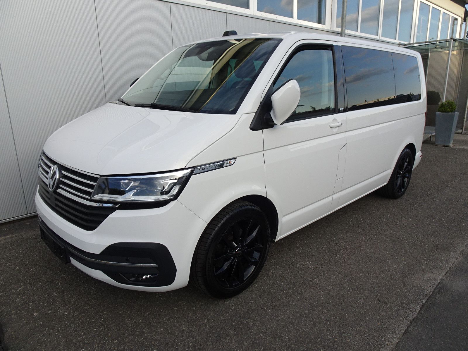 Volkswagen T6.1 Multivan TDI Gen.Six Virtual AHK H&R 18 ALU foto 2