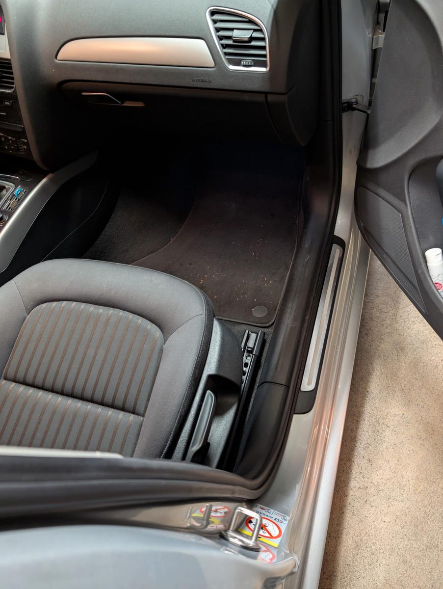 Audi A4 2009 — photo 5