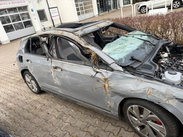 VW Golf VIII Lim. 2.0 GTI/ PANO/ BUSINESS PREM./ IQ VW Golf VIII Lim. 2.0 GTI/ PANO/ BUSINESS PREM./ IQ