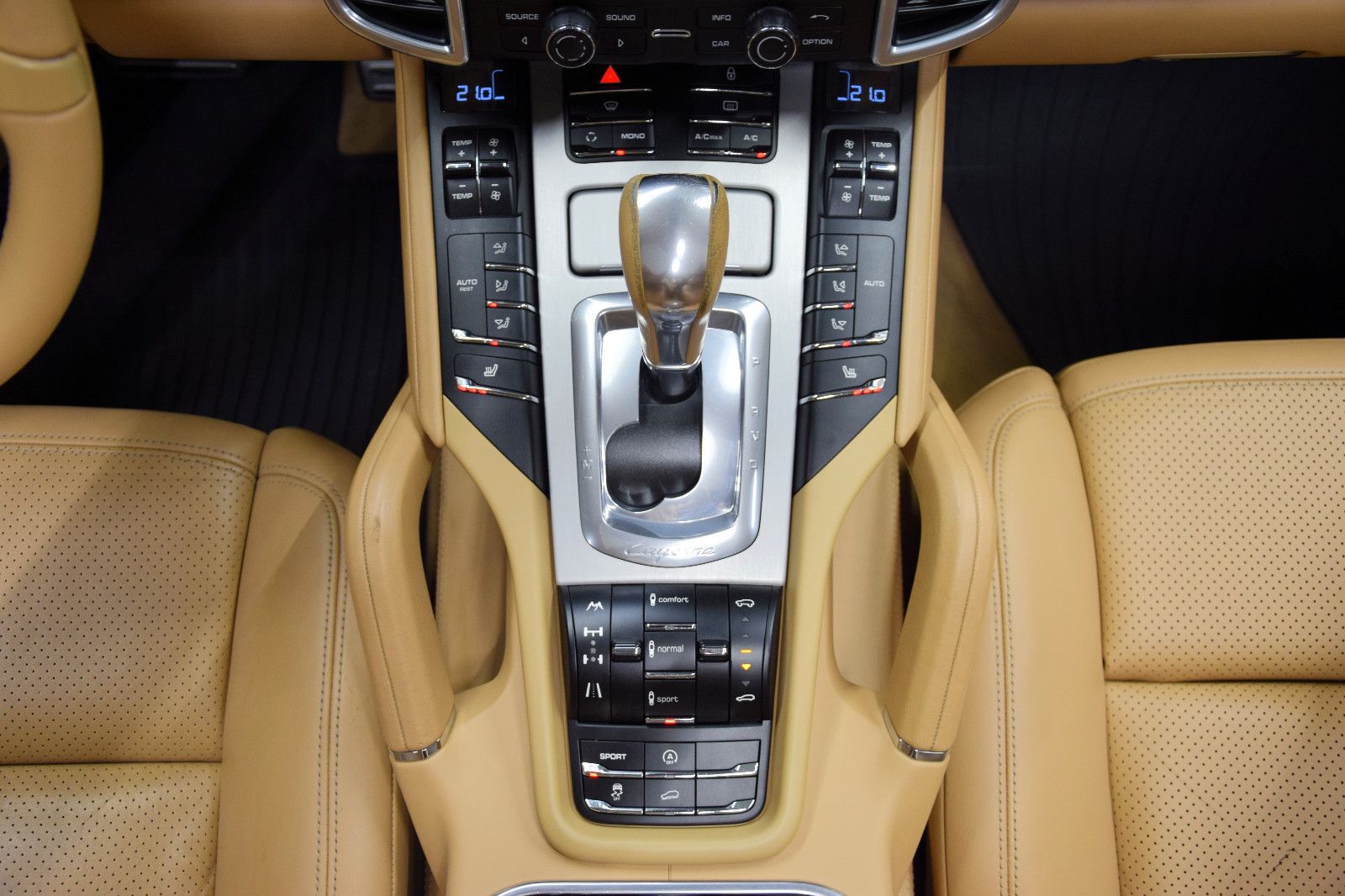 Fahrzeugabbildung Porsche Cayenne GTS PDLS+ Chrono BOSE Pano *Luft Kamera