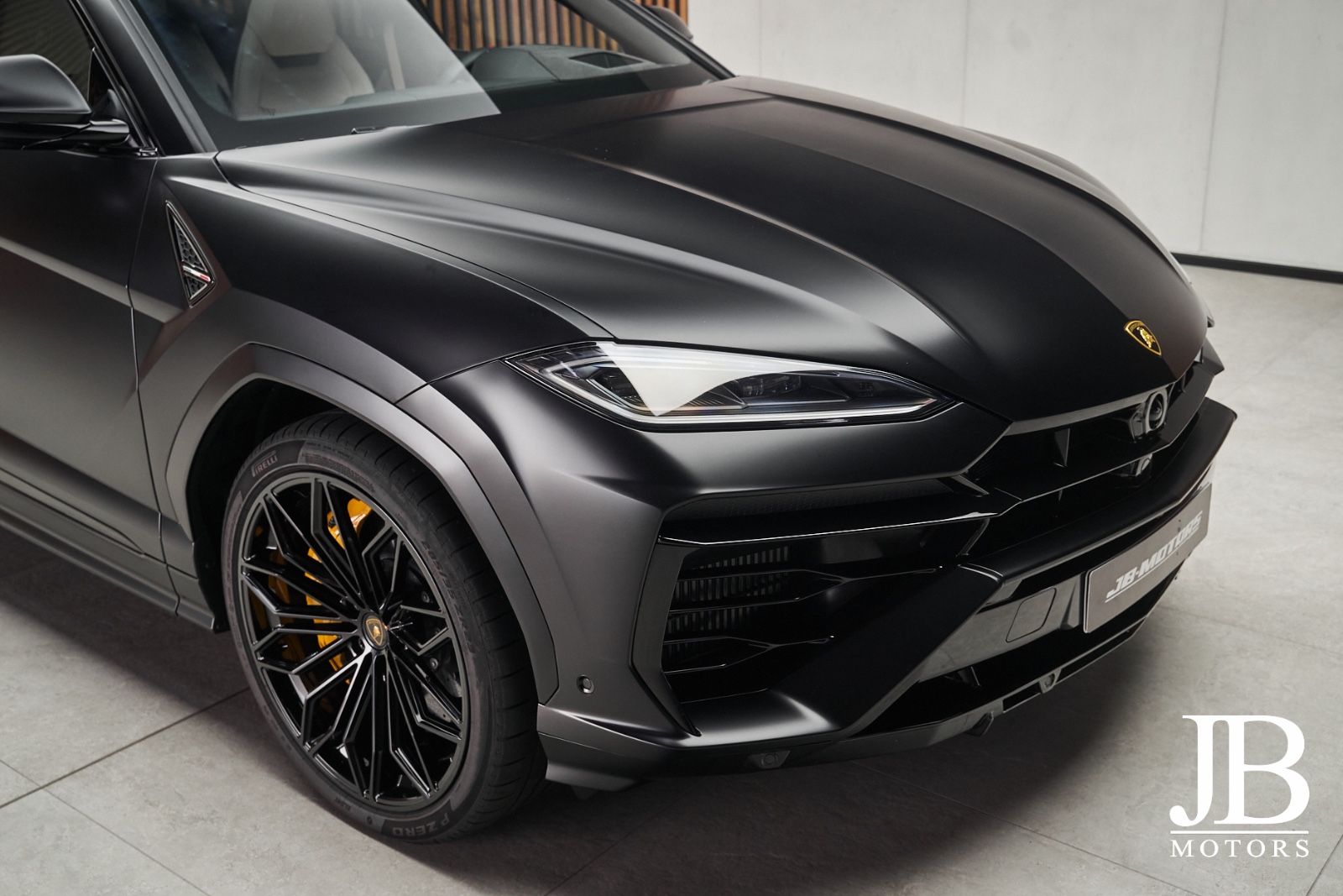 Fahrzeugabbildung Lamborghini Urus SE Panorama 3D B&O Carbon 23 Zoll