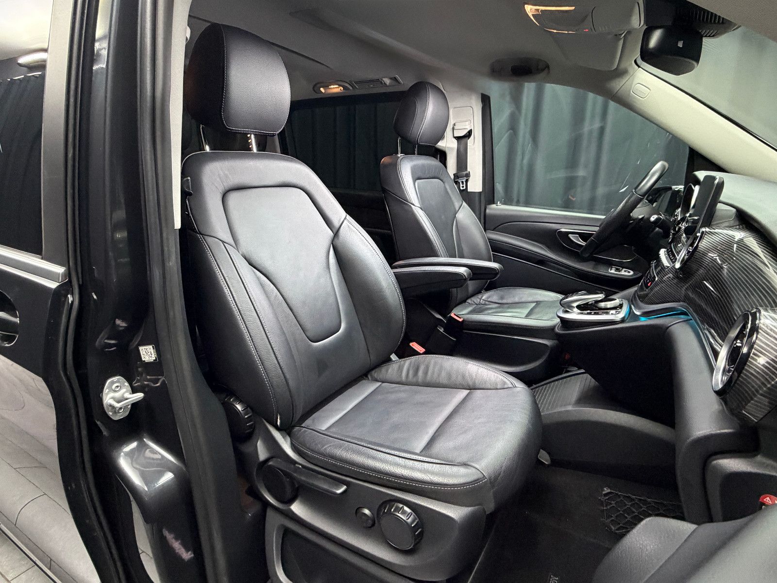 Fahrzeugabbildung Mercedes-Benz V300 d AVANTGARDE EDITION 4MATIC lang|BURMESTER|