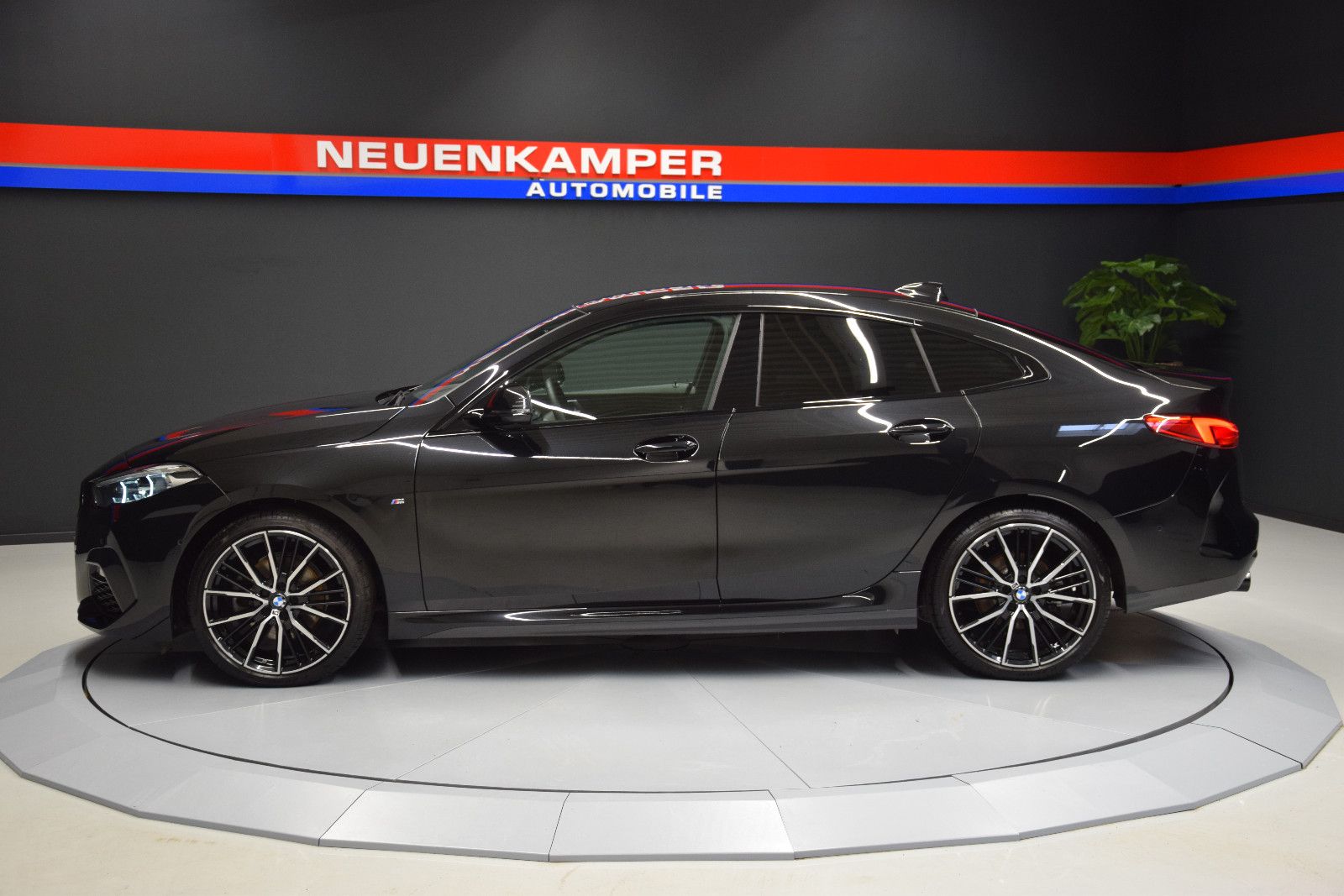 Fahrzeugabbildung BMW 218 i Gran Coupé M Sport H&k Leder Kamera ACC