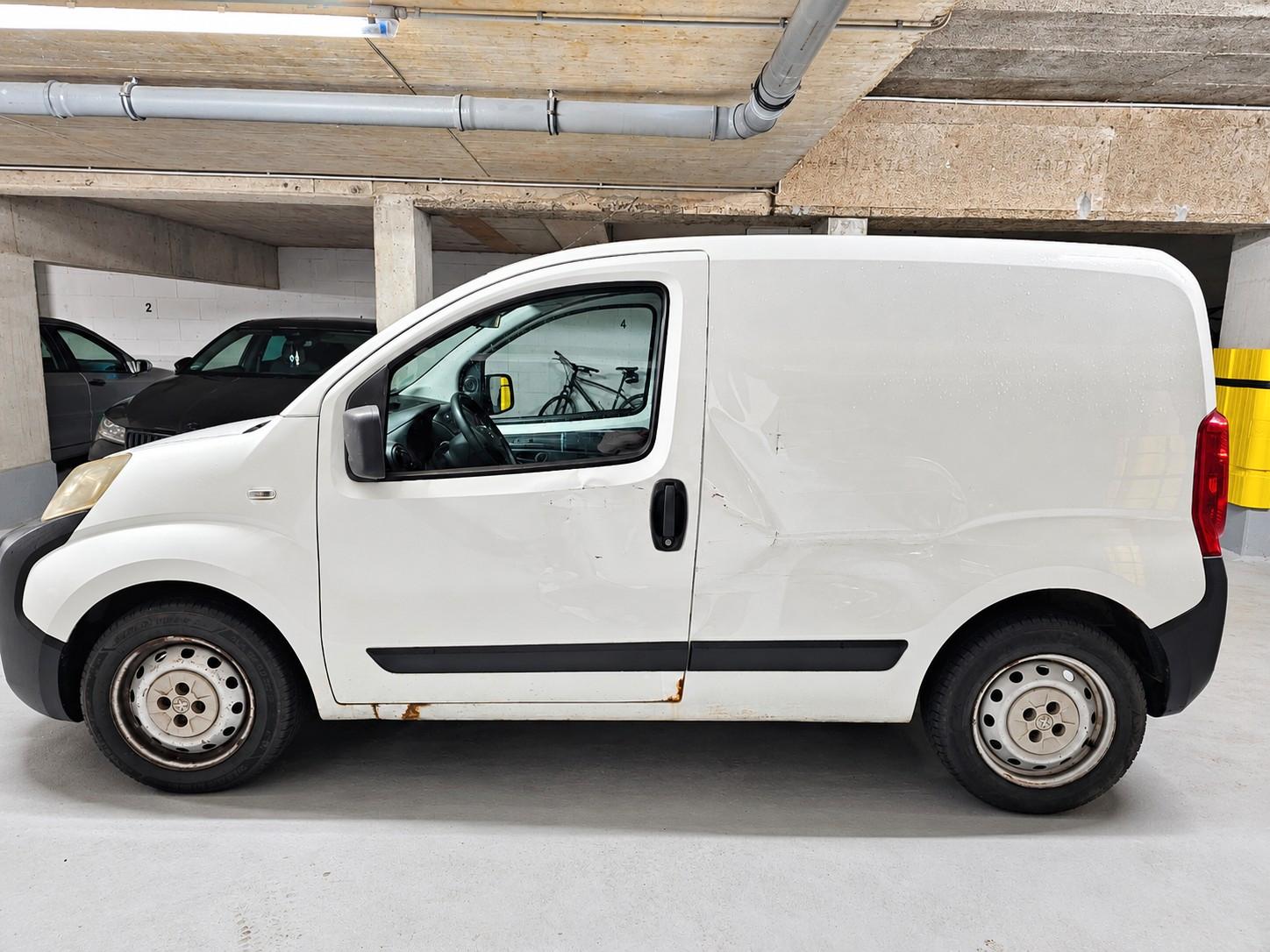 Peugeot Bipper 2013 — вигляд ззаду