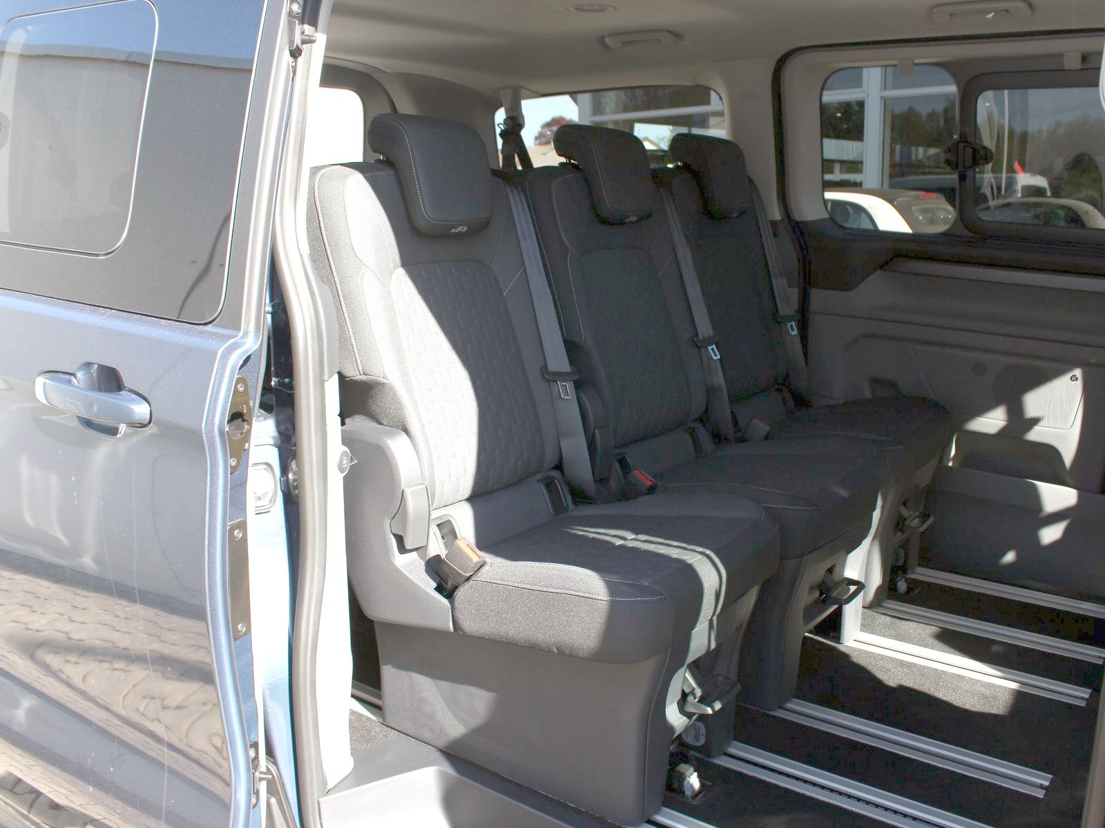 Fahrzeugabbildung Ford Tourneo Custom 320 L1 Tourneo Titanium FWD
