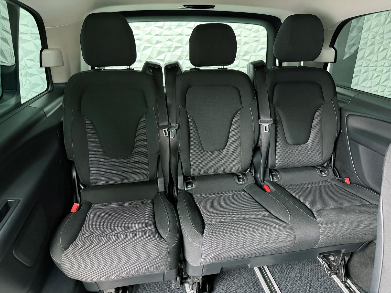 Fahrzeugabbildung Mercedes-Benz V250d 4MATIC*STANDHEIZ*AHK*7SITZE*ILS*3,1t*RCAM