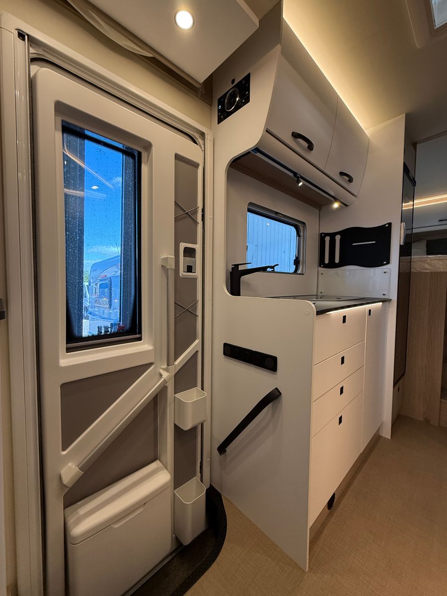 Fahrzeugabbildung Bürstner Lyseo Time Skyline 690G - Sie sparen 12.899€