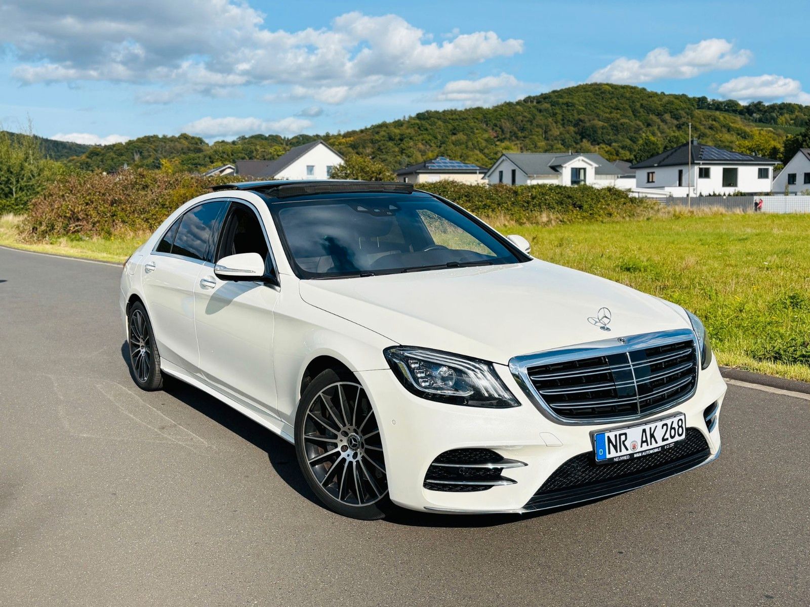 Fahrzeugabbildung Mercedes-Benz S400d AMG-Line Lang 4Matic*Chauffeur-Paket*Pano*