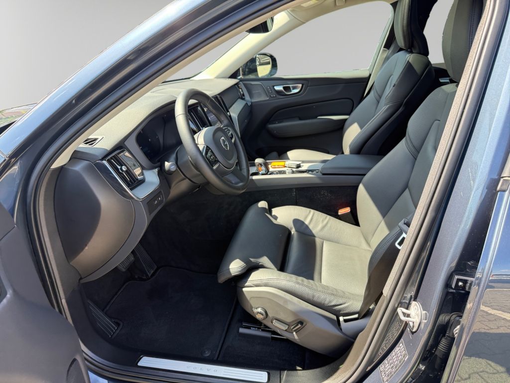 VOLVO XC60 T6 AWD Plug-in Hybrid Plus Dark 360° VOLVO XC60 T6 AWD Plug-in Hybrid Plus Dark 360°