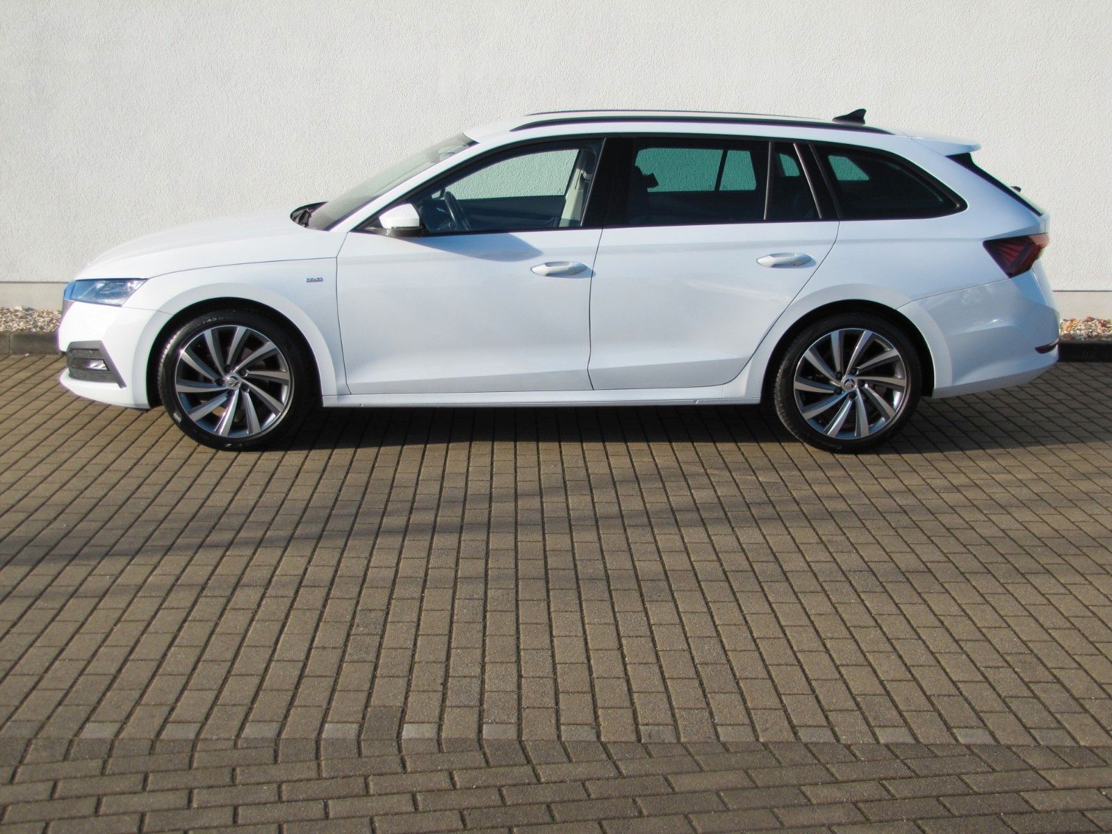 Fahrzeugabbildung SKODA Octavia Combi Tour 2.0 TDI DSG, Standheizung