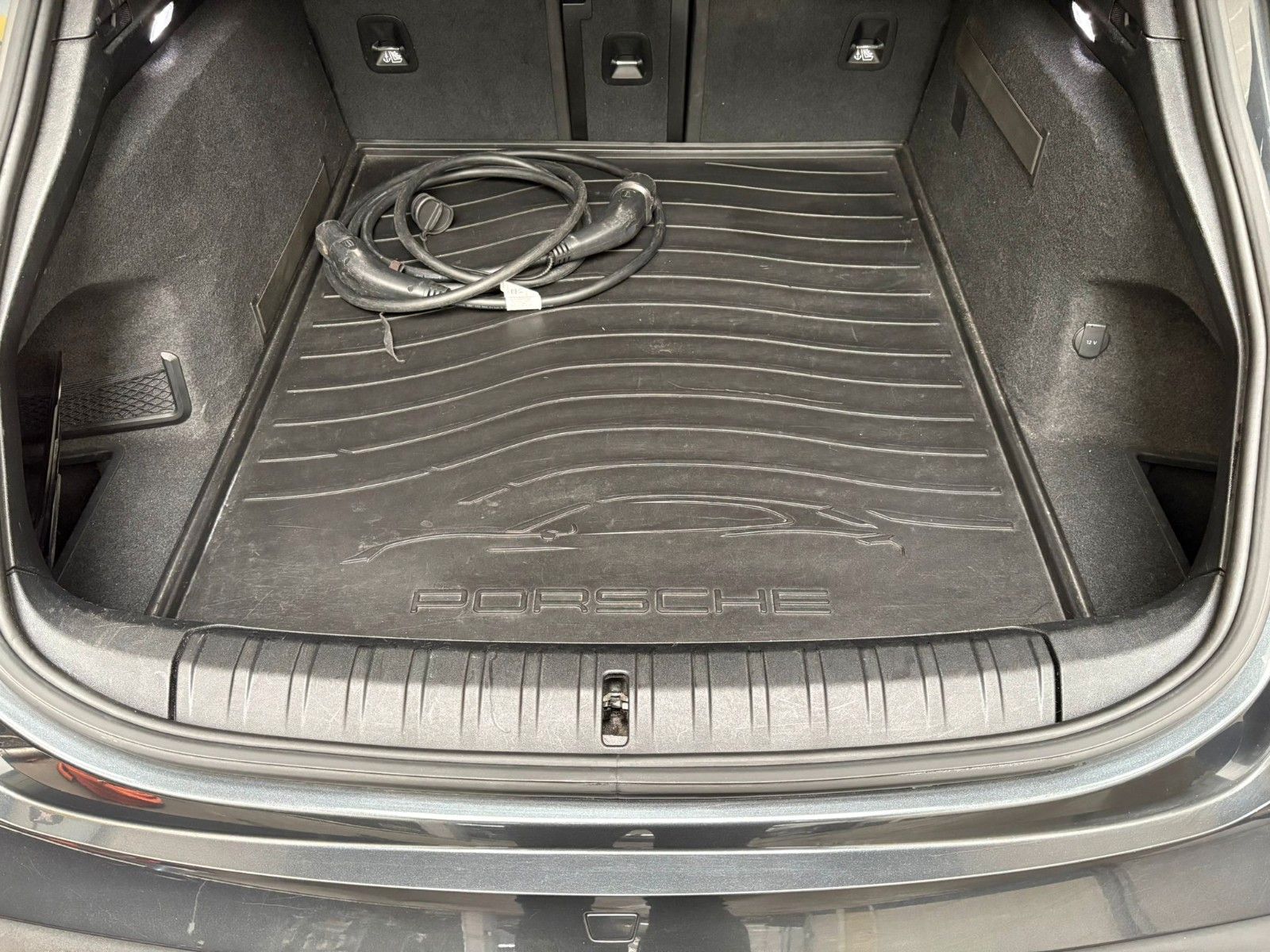 Fahrzeugabbildung Porsche Taycan Cross Turismo 4 performance SOH 93%