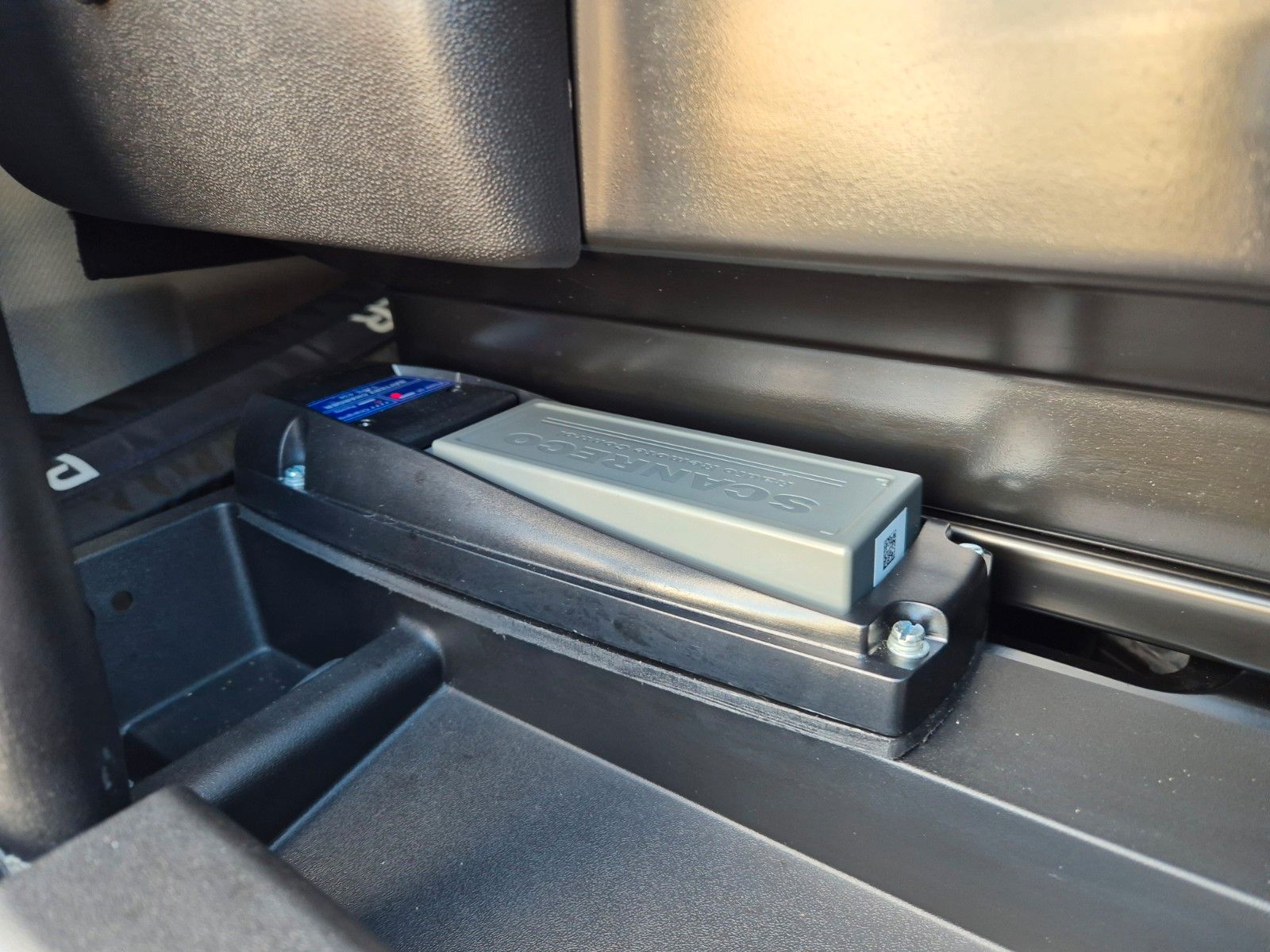 Fahrzeugabbildung Iveco AD200X46/P HR OFF Palfinger PK 12.501 Funk AHK