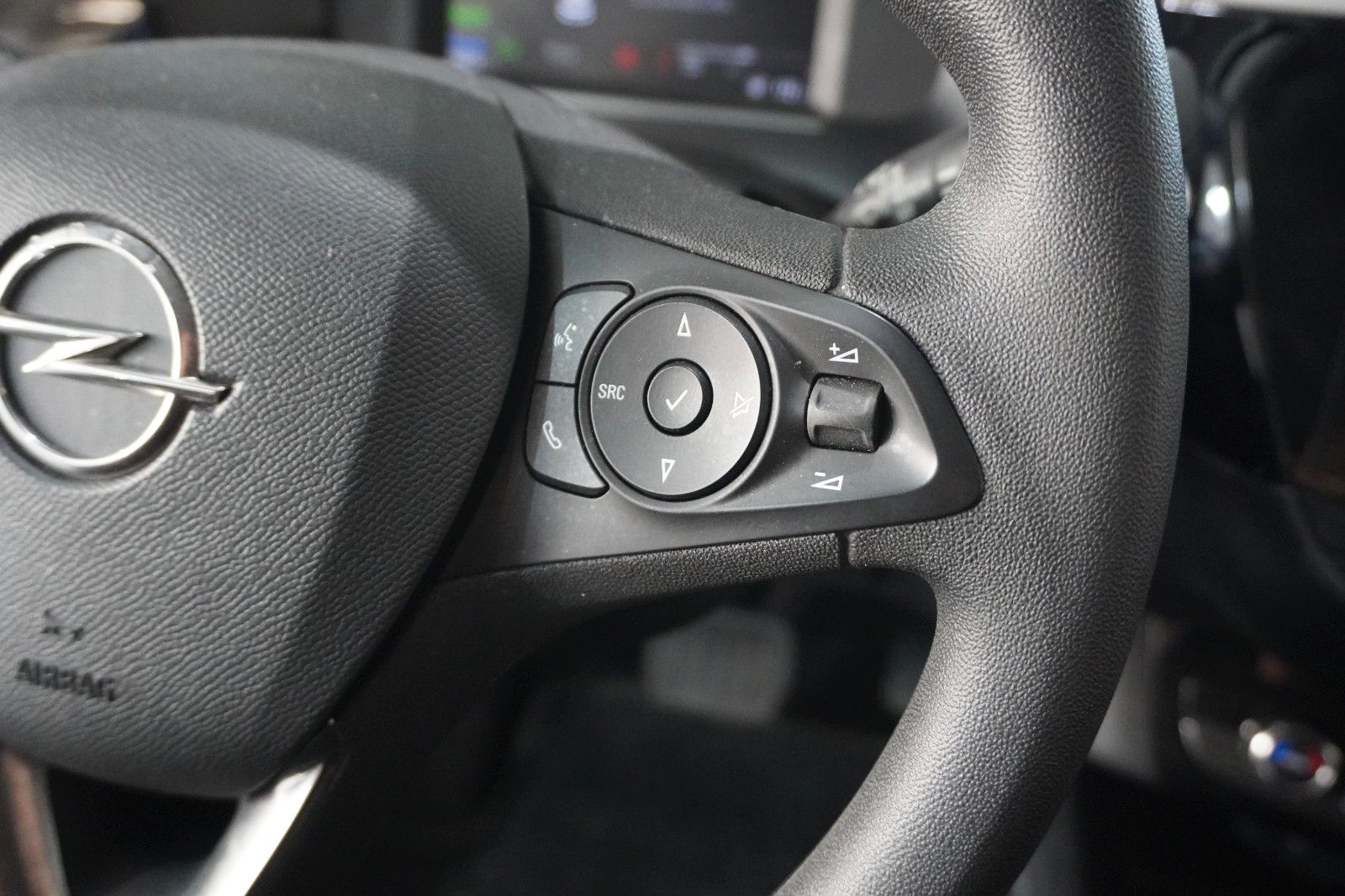 Fahrzeugabbildung Opel Corsa-e F EDITION 7KW NAVI/VIRT/TEMP/DAB/WÄRMEP.