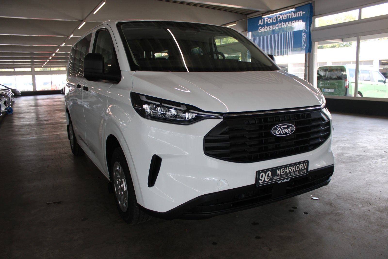 Fahrzeugabbildung Ford Transit Custom Kombi Trend 9-Sitzer LED NAVI CAM