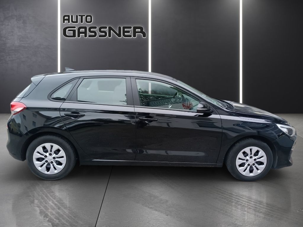 Fahrzeugabbildung Hyundai i30 1.4 M/T100 PS Navi RFK PDC Sitzheizung