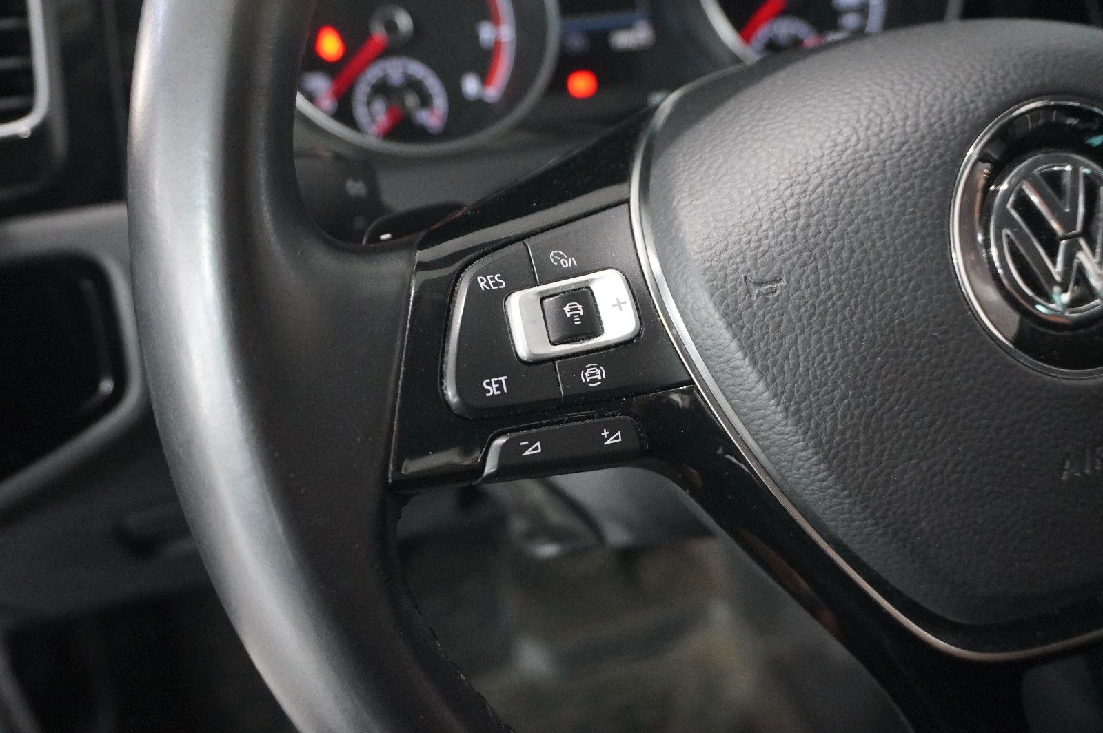 Fahrzeugabbildung Volkswagen Golf VII VARI. 1.5 TSI HIGHLINE NAVI/SPORT/AHK