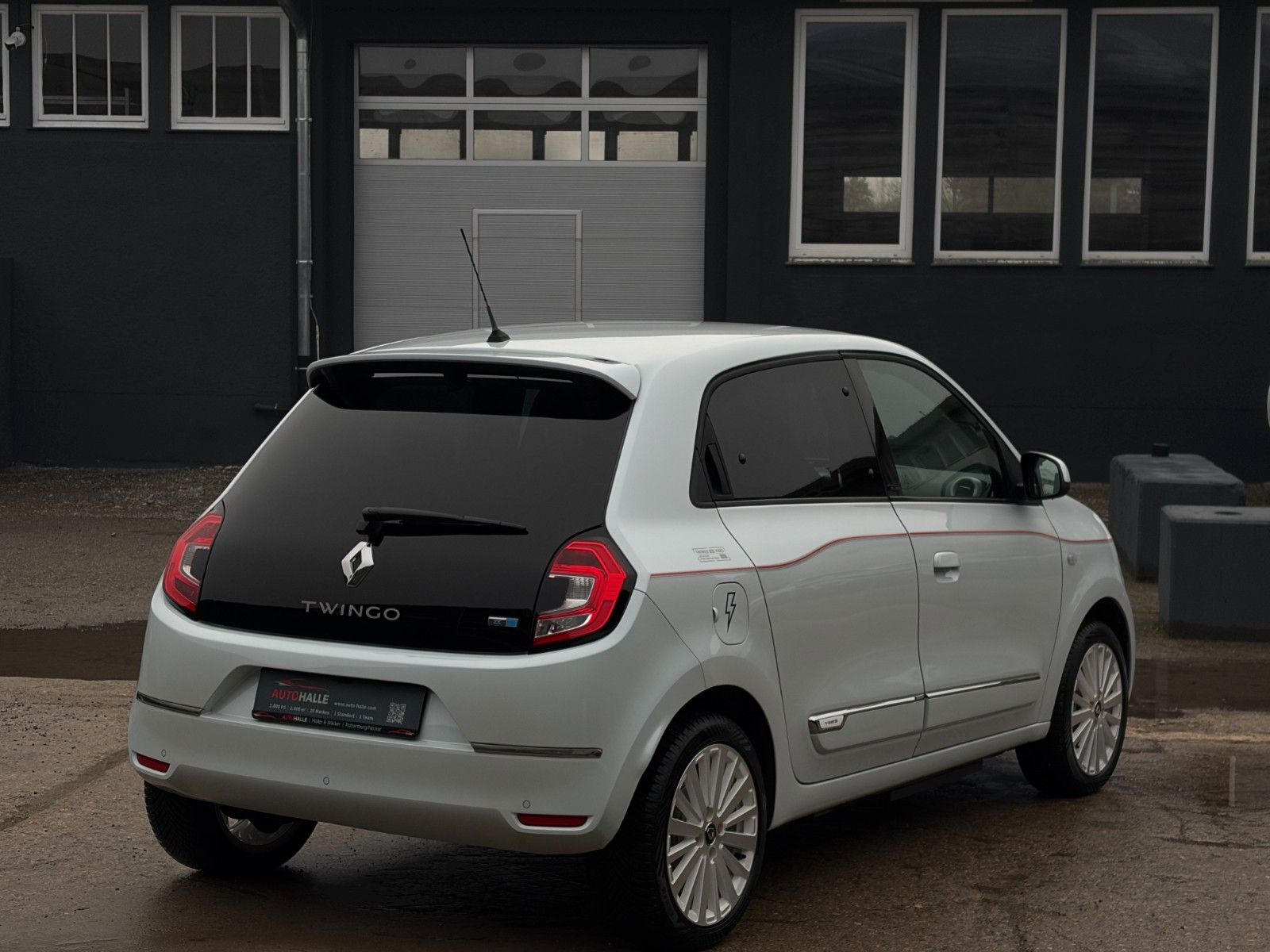 Fahrzeugabbildung Renault Twingo Vibes Electric Tempomat Carplay CAM SHZ