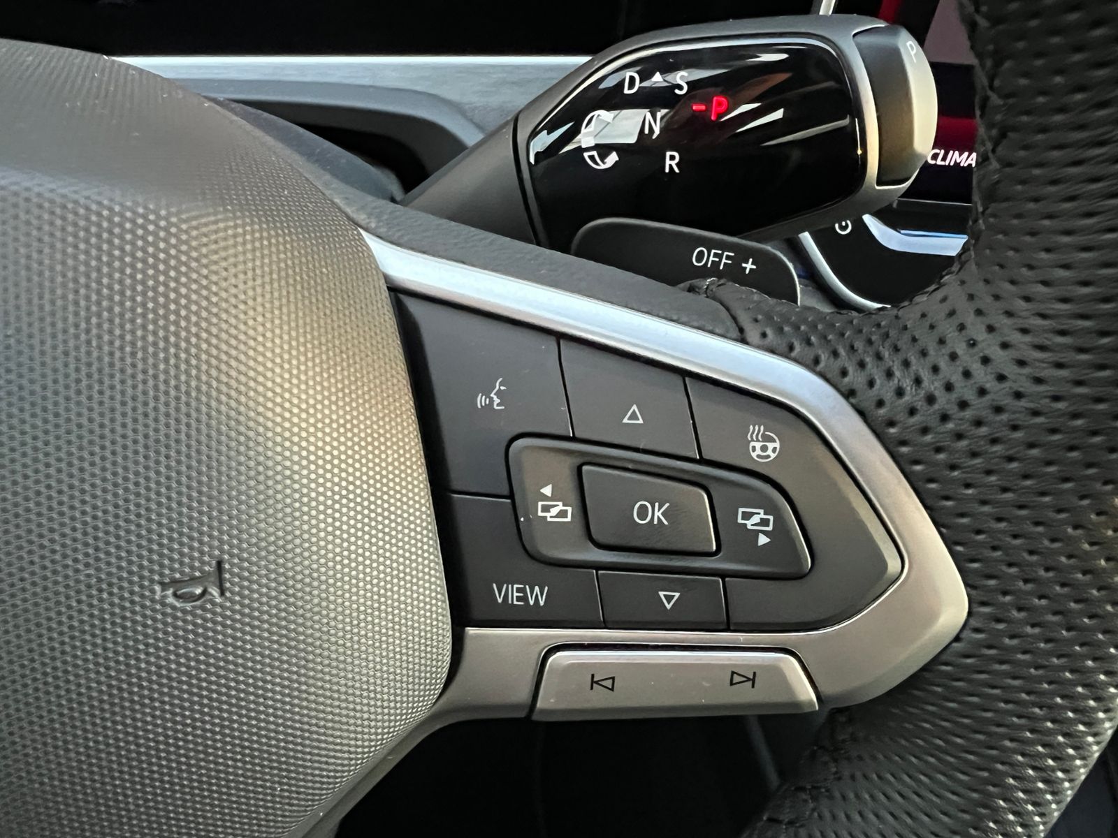 Fahrzeugabbildung Volkswagen Passat Variant R-Line 2.0 TDI DSG 4MOTION *AHK,