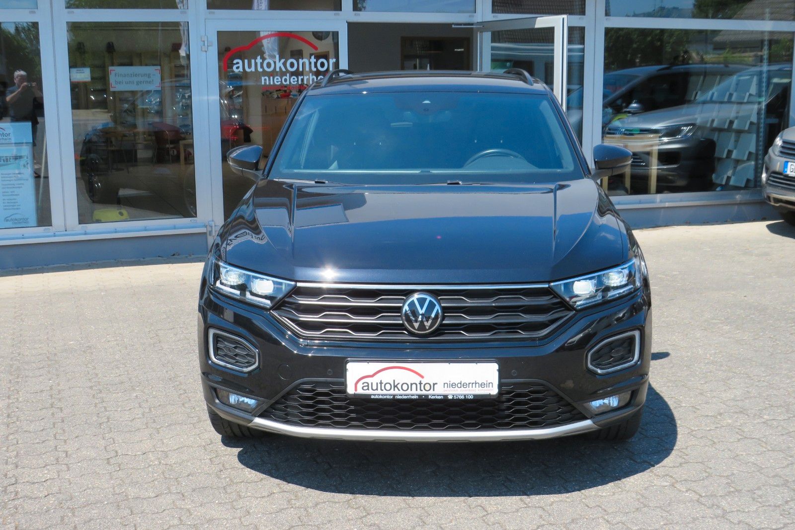 Fahrzeugabbildung Volkswagen T-Roc R-Line Sport DSG LED PDC NAVI 19`BLACK 1.H
