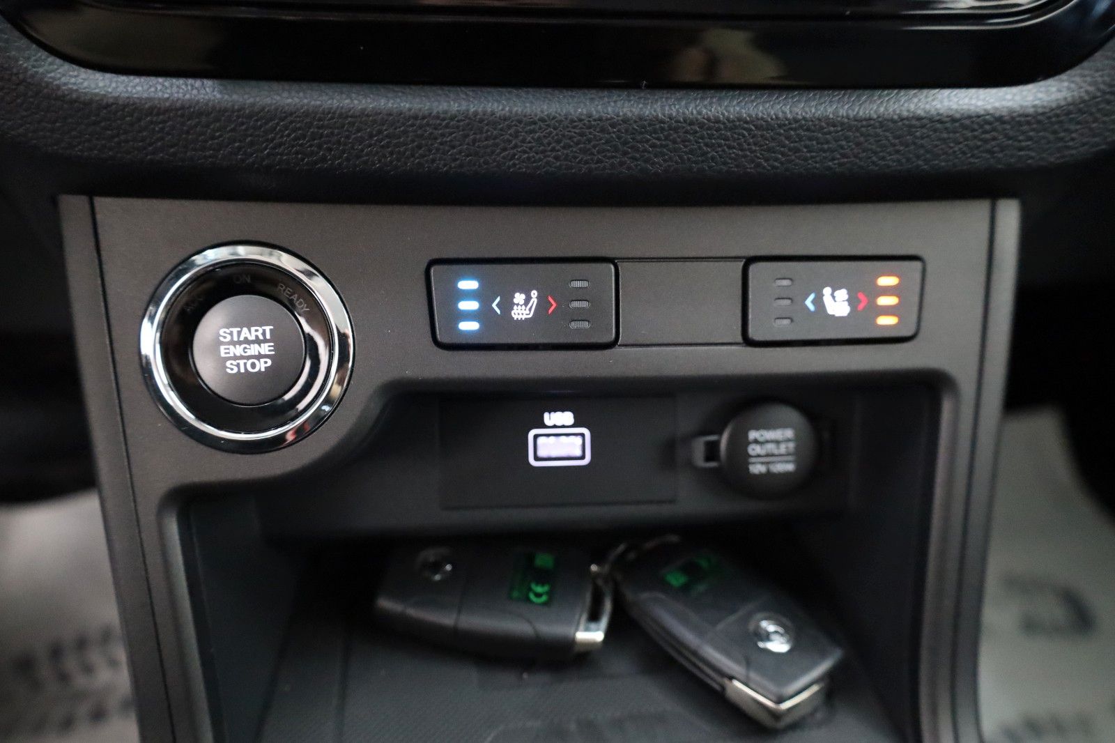 Fahrzeugabbildung Ssangyong Korando e-Motion Titanium Leder,Navi,LED,ACC,+WR