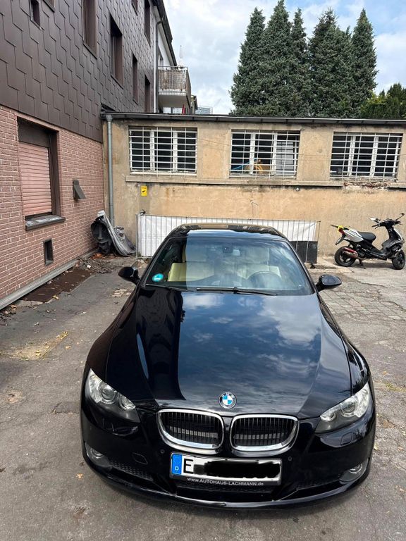 Image of BMW 320