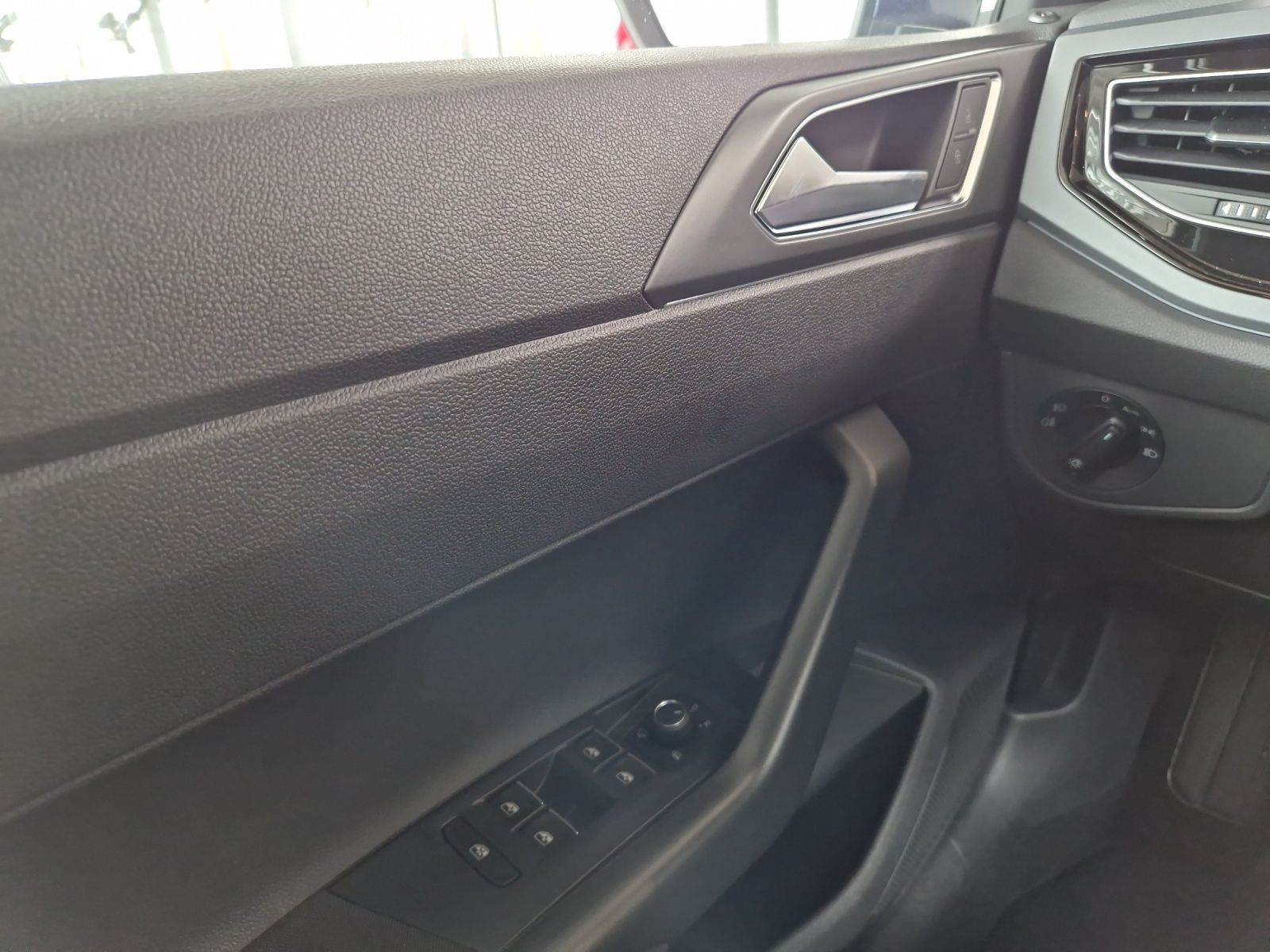 Fahrzeugabbildung Volkswagen Polo R-Line R-Line DSG Matrix ACC Kamera LED NAV