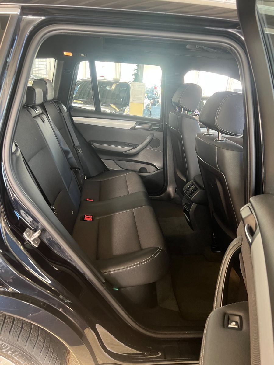 Fahrzeugabbildung BMW X3 xDrive 20 d M Sport Paket *PANO*XENON*NAVI*
