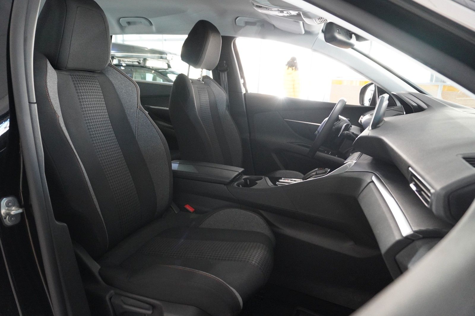 Fahrzeugabbildung Peugeot 5008 1.2T ACTIVE PACK 7-SITZ NAVI/LED/KAMERA/DAB