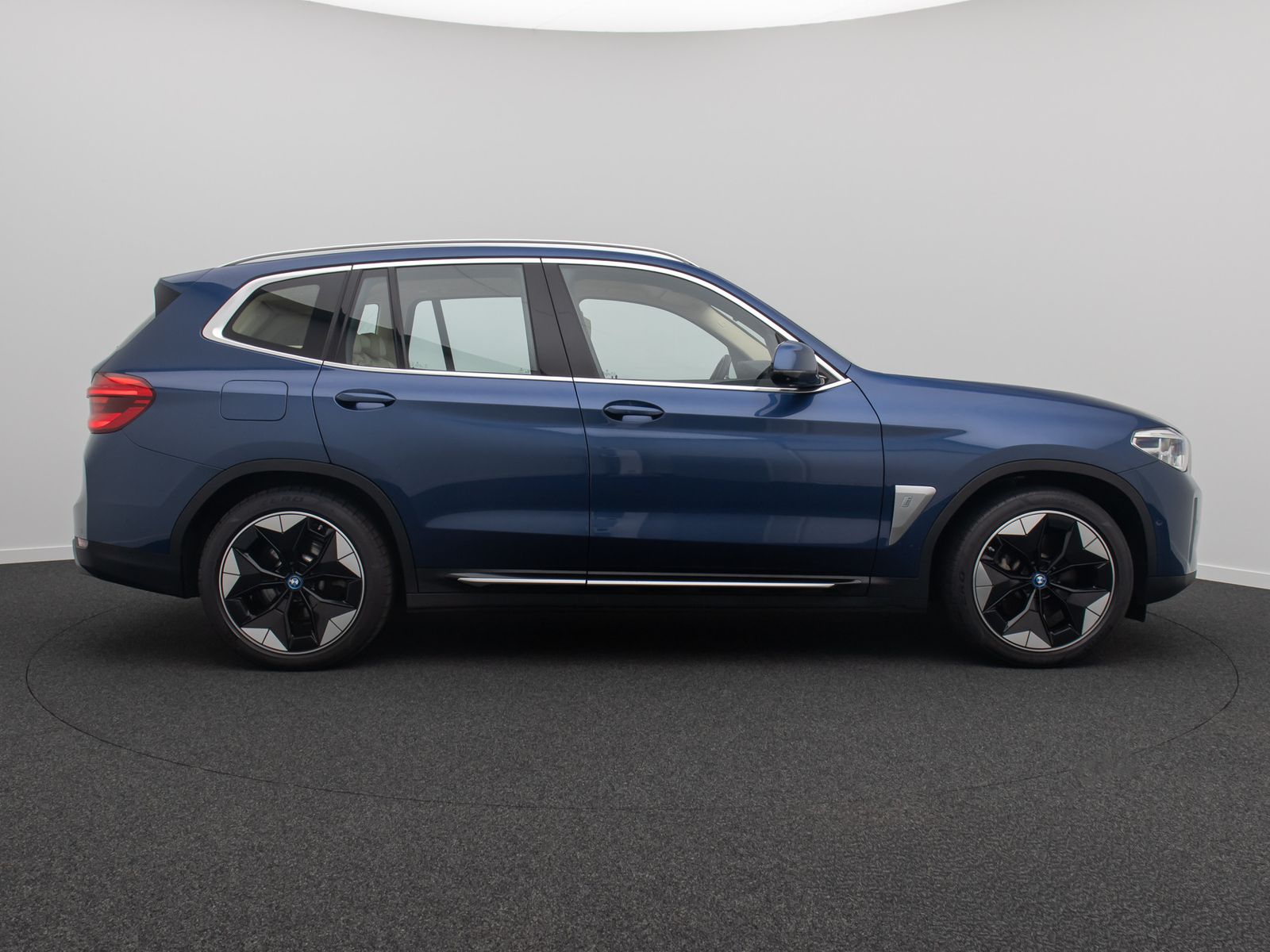 Fahrzeugabbildung BMW iX3 Impressive 360° ACC H/K Komfort DAB AHK 20"