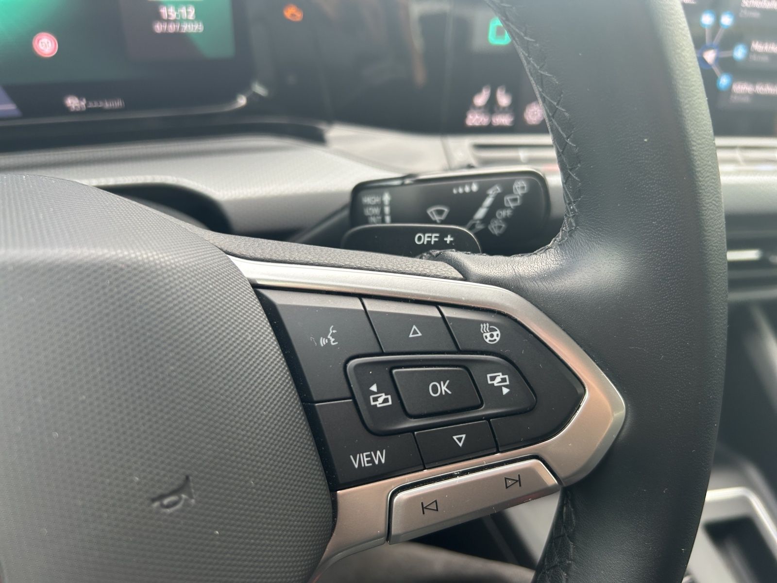 Fahrzeugabbildung Volkswagen Golf VIII Variant Active eTSI LED Navi ACC