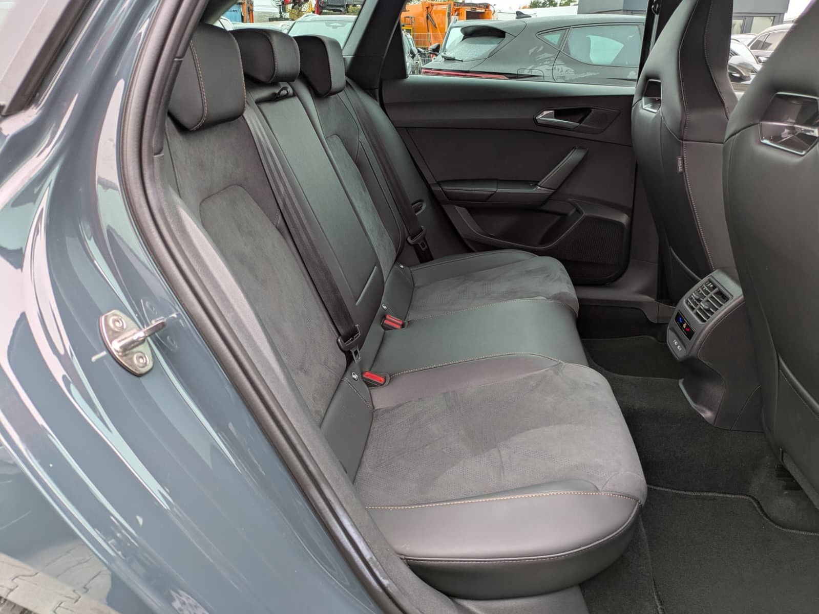 Fahrzeugabbildung CUPRA Leon 1.5 eTSI EDGE MATRIX*ACC*KAM*18"5JGARANTIE