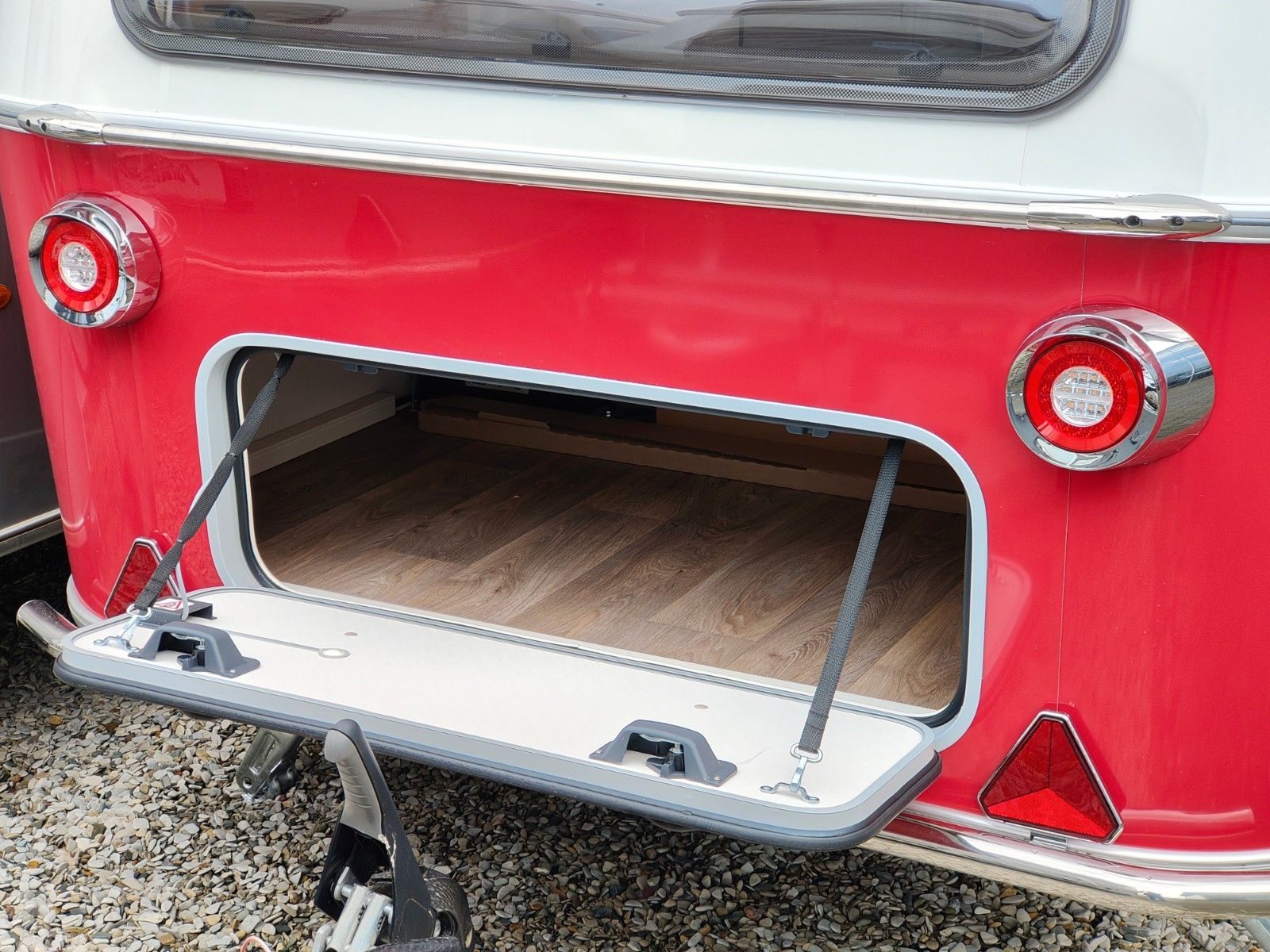 Fahrzeugabbildung HYMER / ERIBA / HYMERCAR Touring 530 Tango Red - JETZT 8.024€ SPAREN !!!