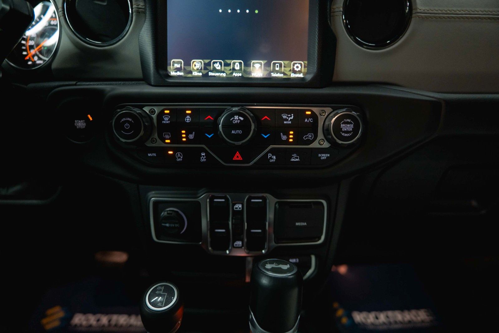 Fahrzeugabbildung Jeep Wrangler 3.0L EcoDiesel Unlimited Sahara 4x4 ACC