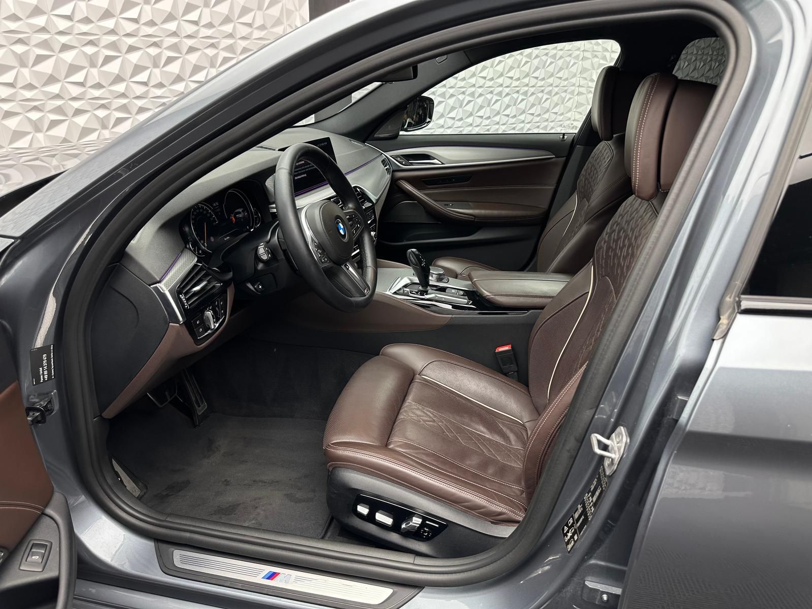 Fahrzeugabbildung BMW 540d XDR/M-PAKET/ACC/PANO/INTEGRAL/H&K/STHZ/360°