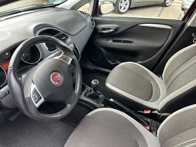 Fahrzeugabbildung Fiat Punto 1.4 Automatik+NaviZB+Klima+BT+LM-Allwetter
