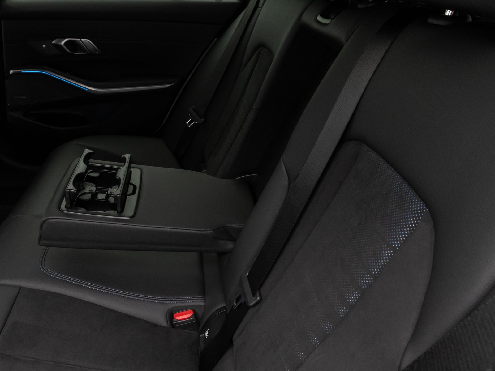 Fahrzeugabbildung BMW 330e M Sport Kamera DAB H/K Geschwind Parkassist