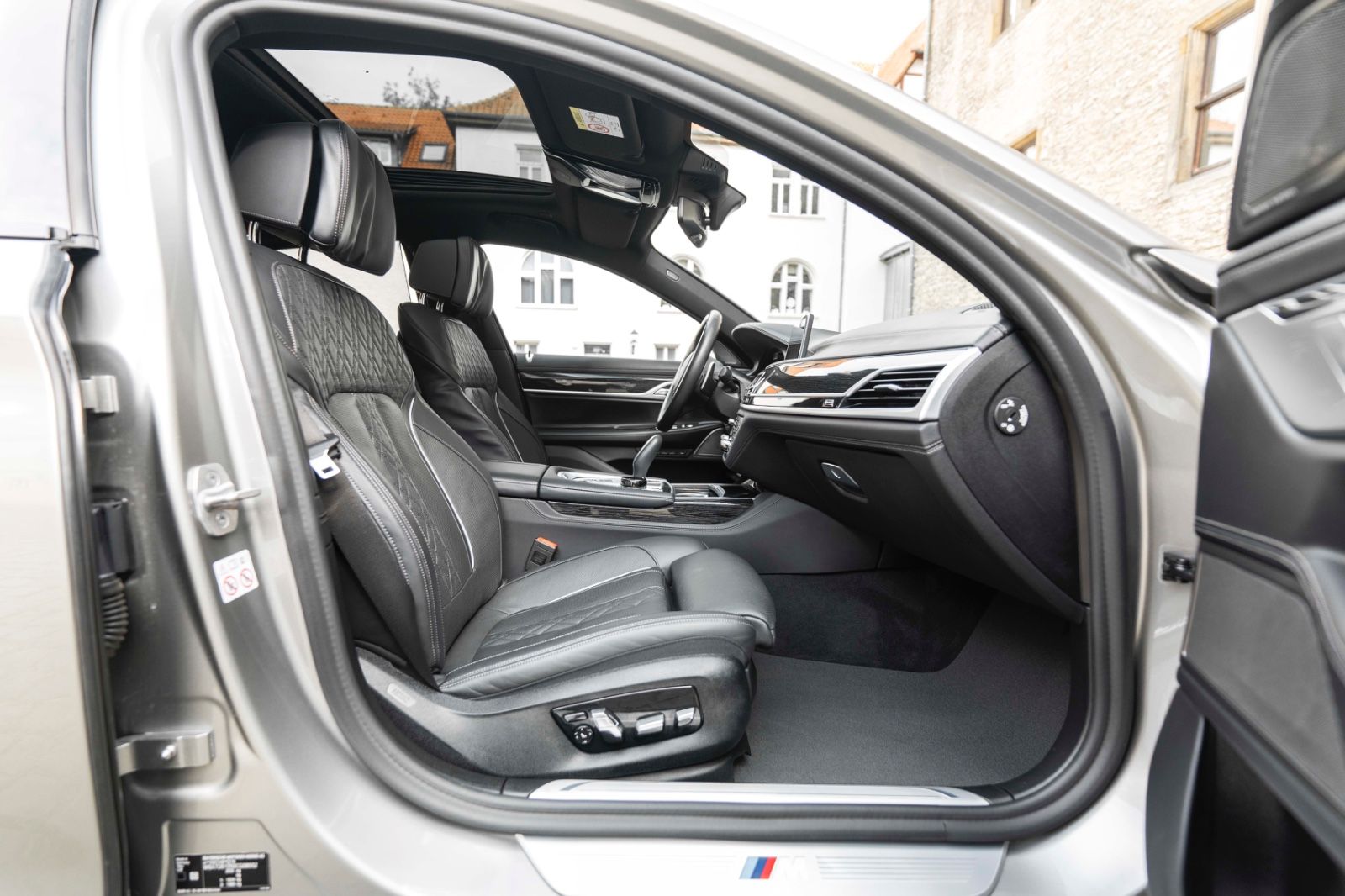 Fahrzeugabbildung BMW 745 e M Sportpaket Laserlicht Head Up Harman