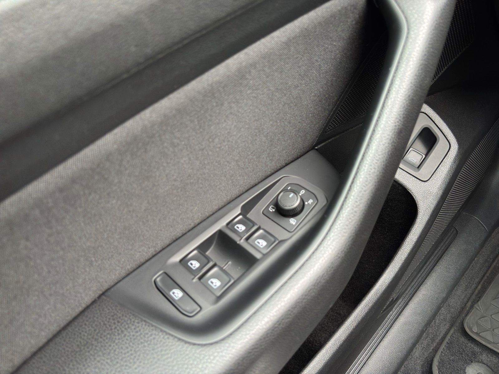 Fahrzeugabbildung Volkswagen Passat Massage/Pano/Sitzheiz/ACC *Zahnriemen neu