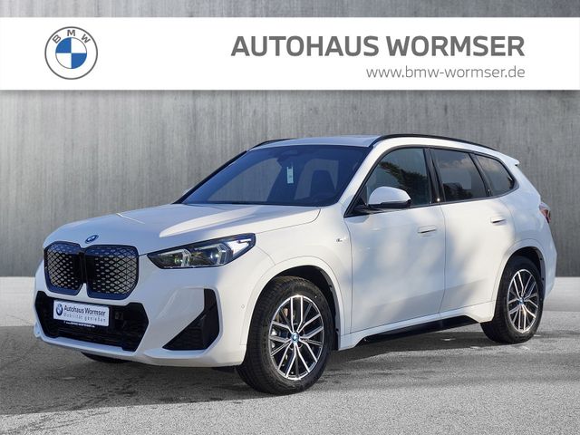 BMW iX1 xDrive30 AHK; Wireless Charging; Panorama-Gl