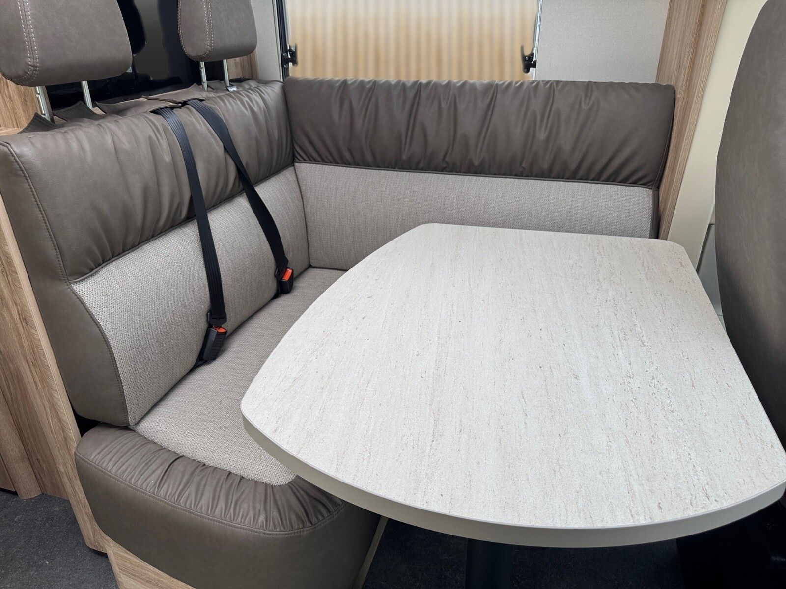 Fahrzeugabbildung Eura Mobil Profila T PT 660 EB Mondial Plus 180PS Dachklima
