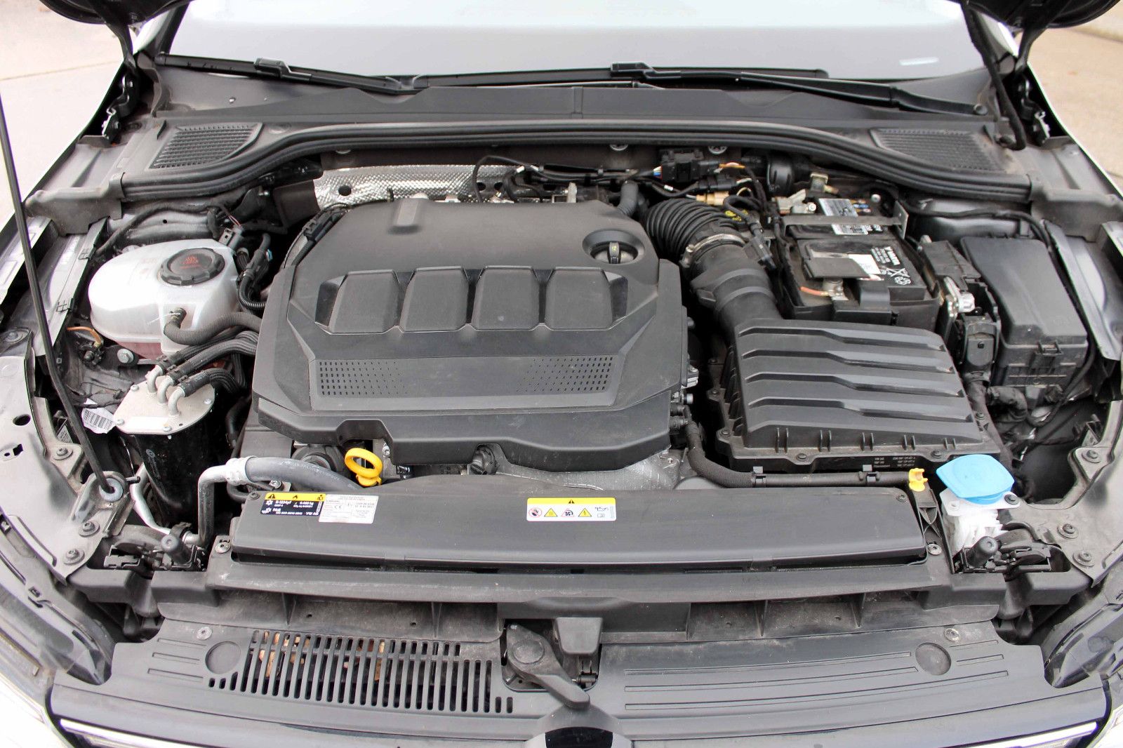 Fahrzeugabbildung Volkswagen Golf Variant 2.0TDI DSG Style AHK ACC KAM LED BT