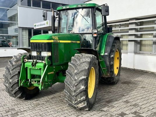 John Deere 6910S