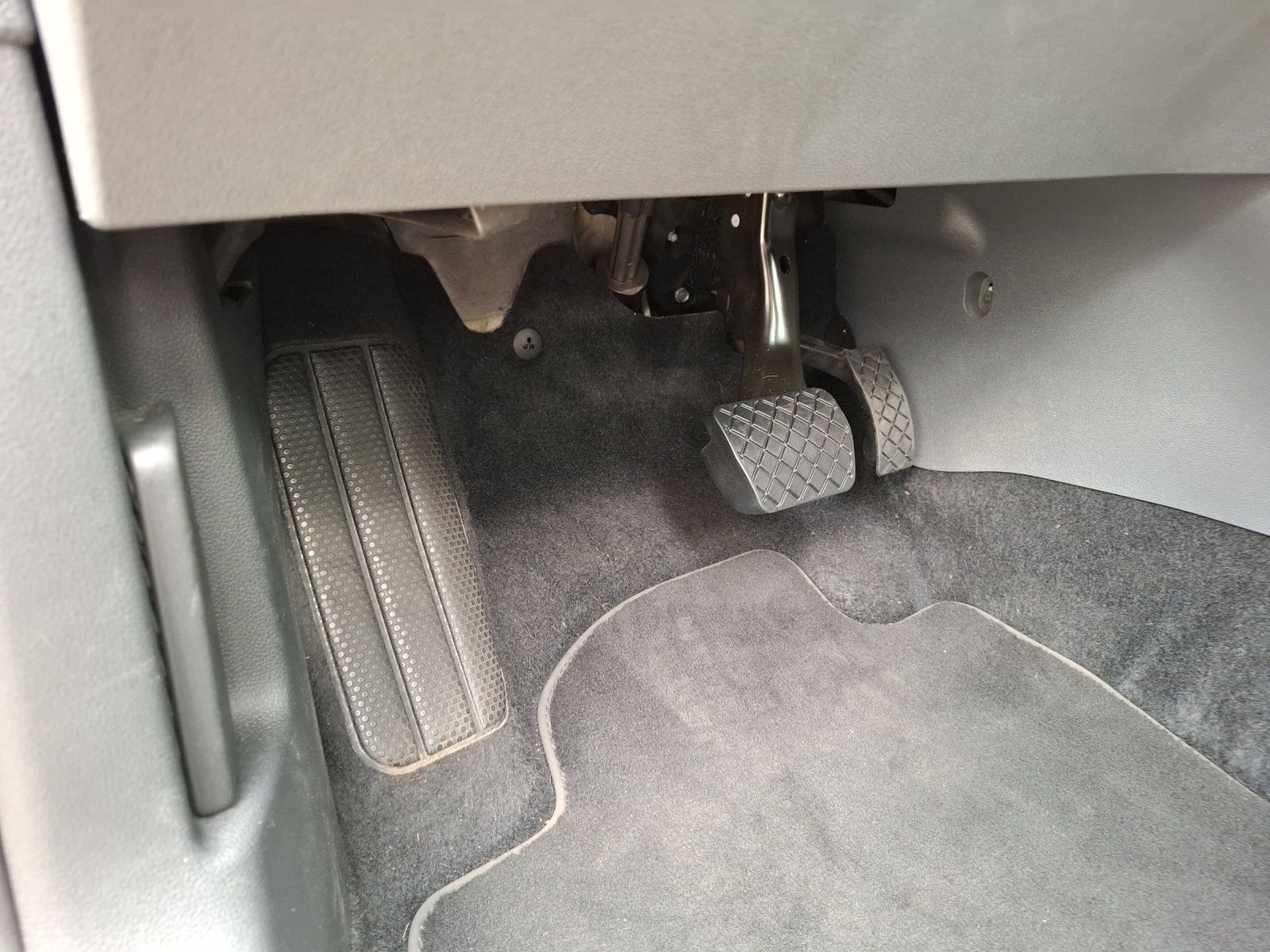 Fahrzeugabbildung Volkswagen T-Cross TSI Life DSG Klima RFK SH LM