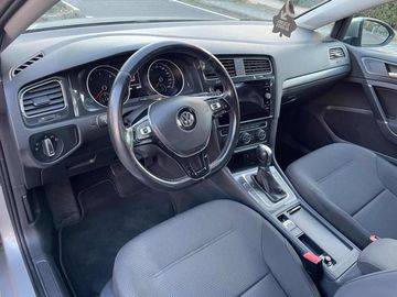 Volkswagen Golf - 10